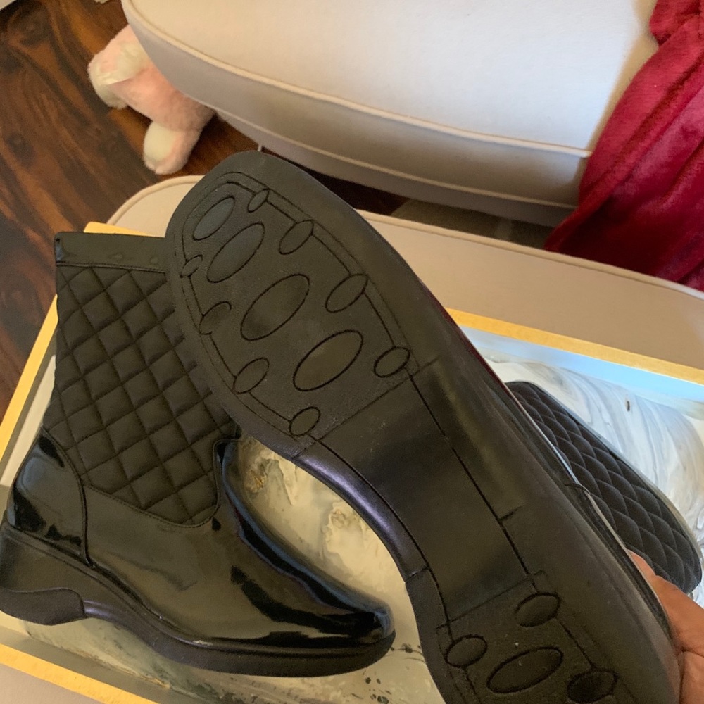 Boots - Picture 5 of 9